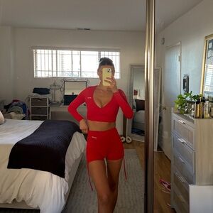 Bo+Tee Active Set - Long Sleeve Crop Top & High-Waist Ruched Shorts